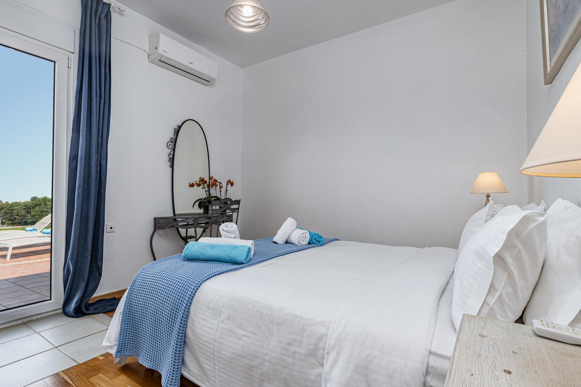 Dimitra Apartment With Private Pool And Sea View -The Ground Floor Of A Two Storey Building Daratsos 외부 사진